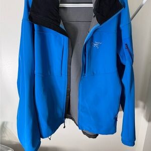 Arc'teryx Men's Vibrant Blue Performance Jacket